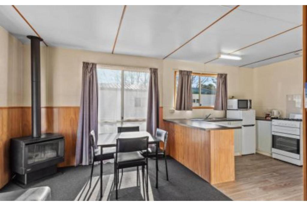Discovery Parks - Hadspen - Superior Spa Cottage