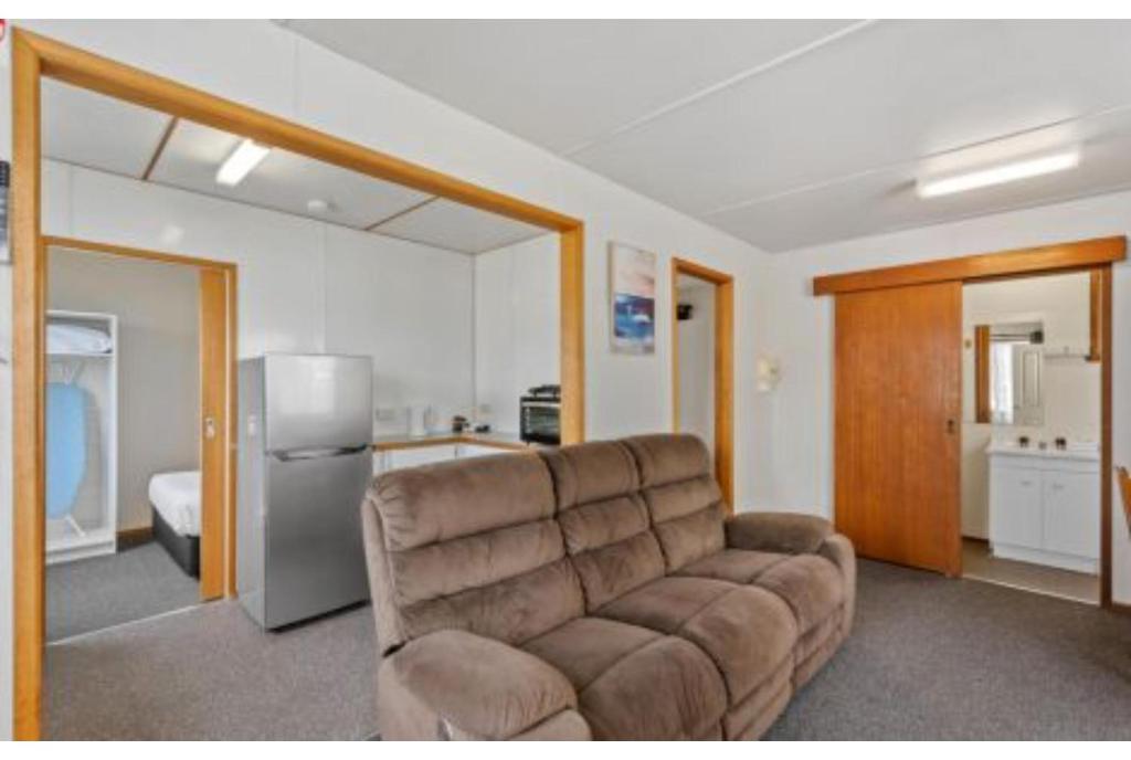 Discovery Parks - Hadspen - Standard Cabin - Sleeps 4