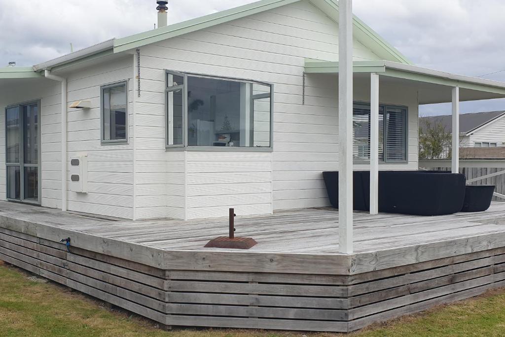 Host on the Coast Whangamata Getaway, Whangamata (updated prices 2024)