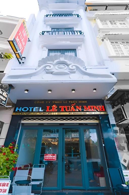 Tòa nhà nơi khách sạn tọa lạc