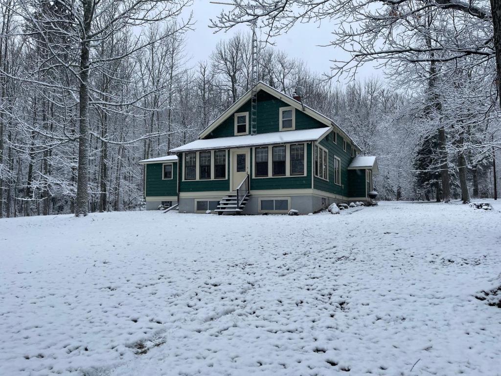 Holiday home 400 feet of private frontage on Lake Gogebic, Marenisco
