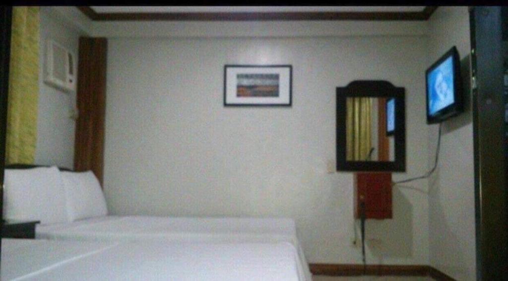 Postel nebo postele na pokoji v ubytování Double Diamond Inn Guest House