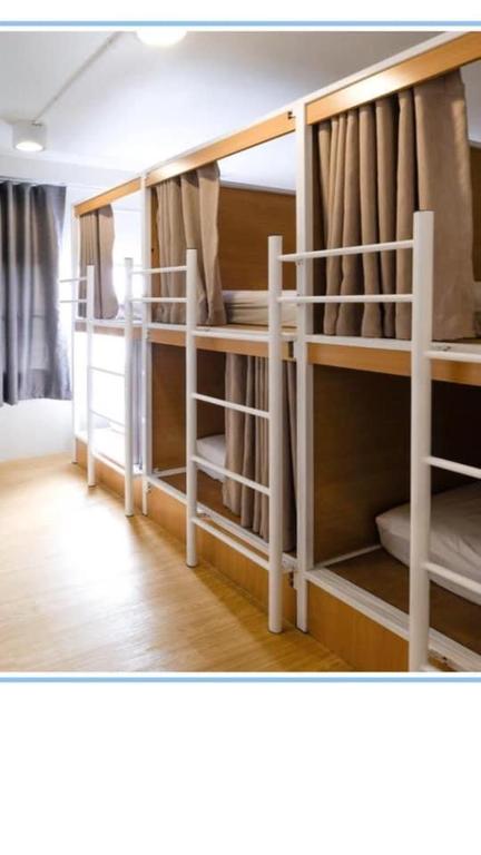Palanda nebo palandy na pokoji v ubytování Phuketnumnoi23