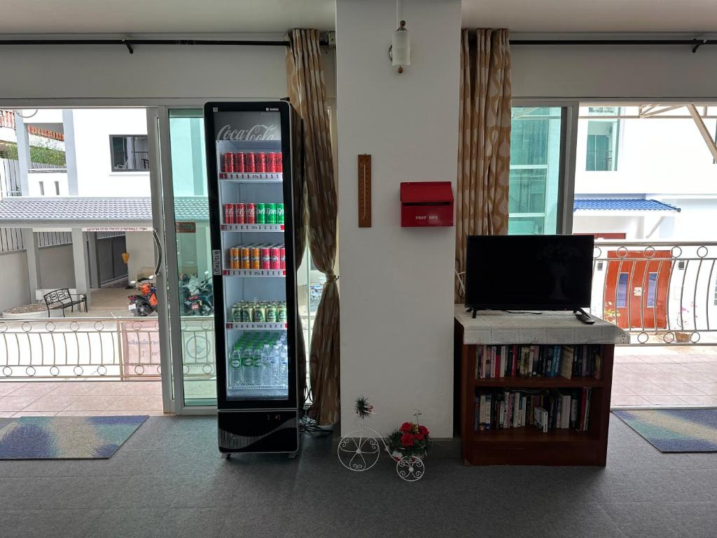 TV a/nebo společenská místnost v ubytování Kata Place Hotel