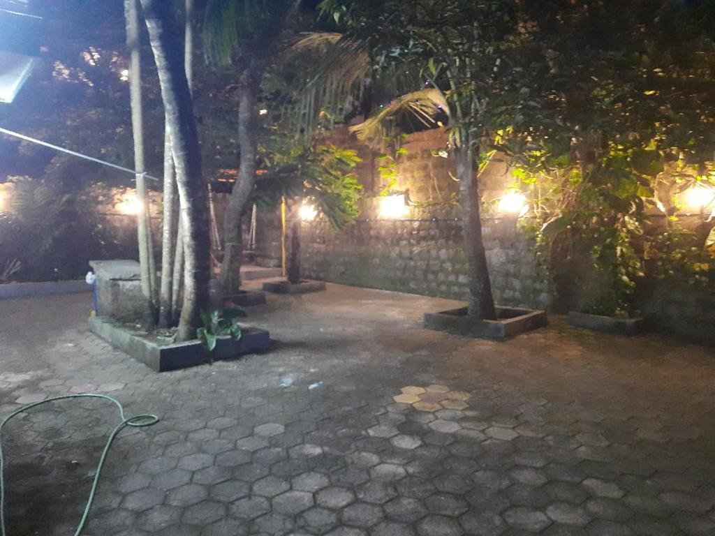 Ferns Villa, 2BHK fully furnished independent house with AC, garden, on