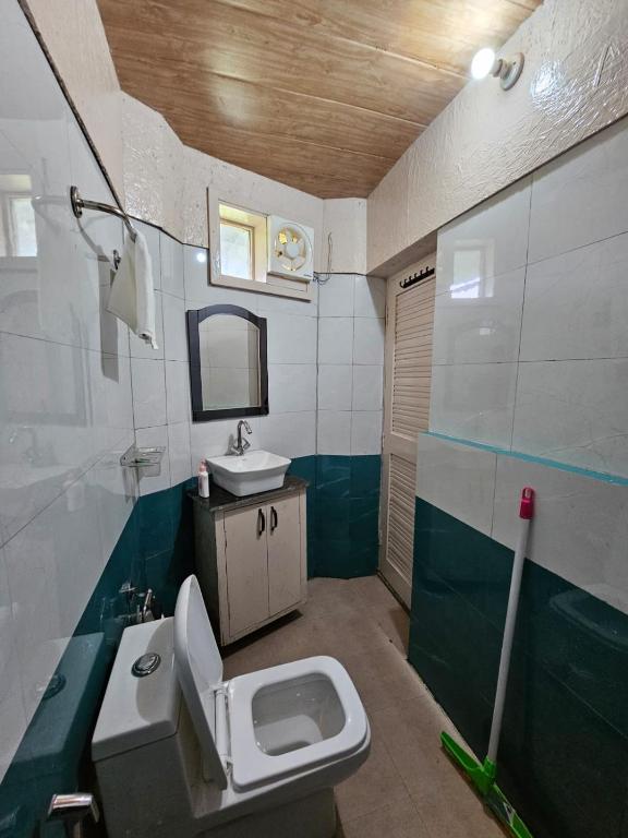 Himalayan Havenwood - Sala Familiar Con Vista A La Montaña