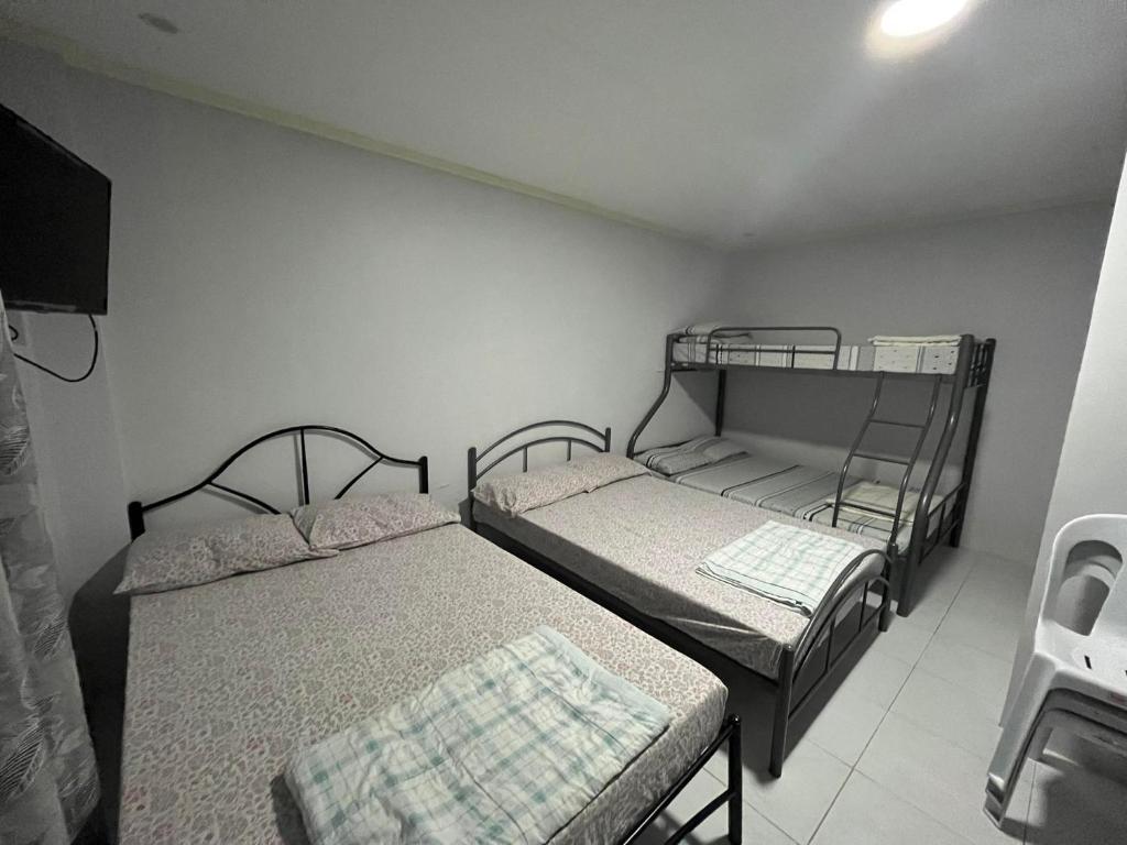 Postel nebo postele na pokoji v ubytování Nolina's Transient Rooms - Alaminos, Pangasinan