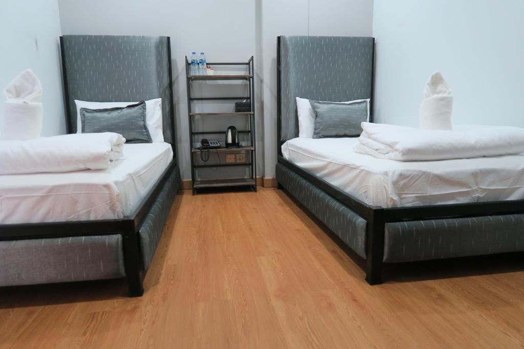 
Twin Room with Shared Bathroom
