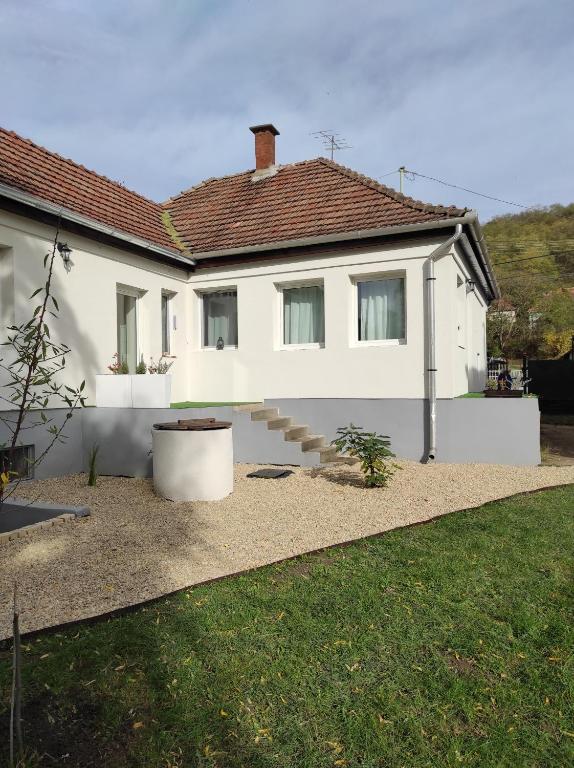Szomolyai Vadvirág vendégház 3411 Szomolya, 27 Szent István út kép - 1