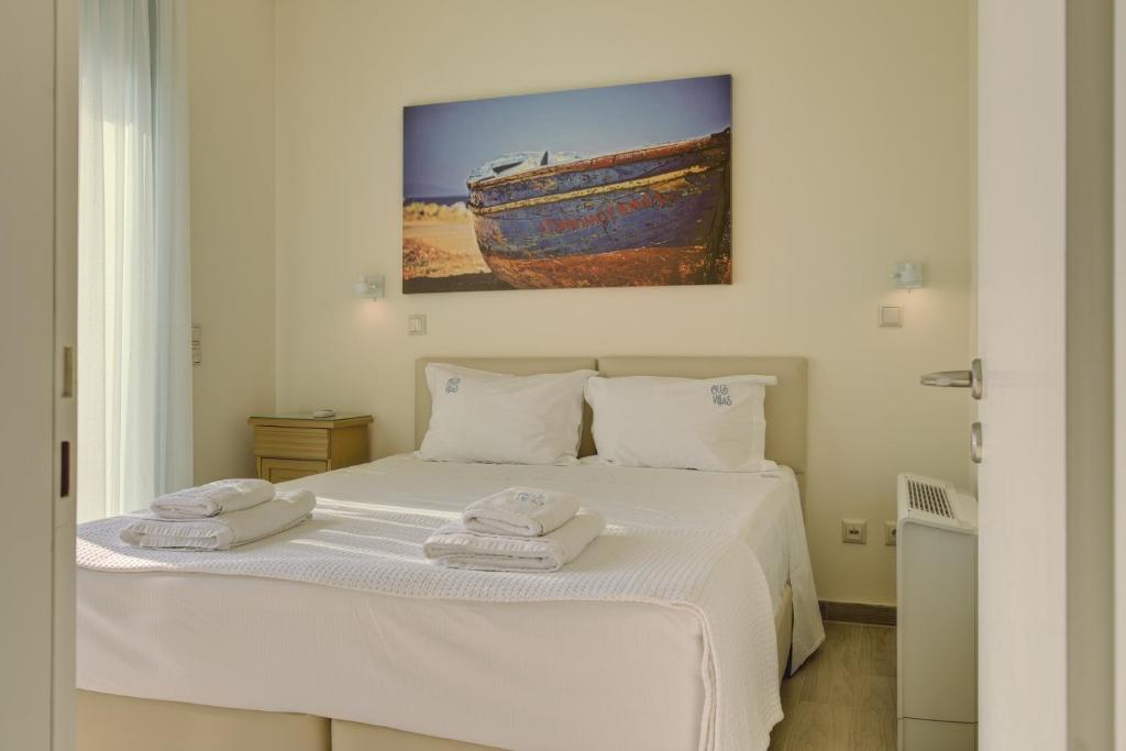 Postel nebo postele na pokoji v ubytování Ouzo Panoramic Houses 2, with private pool