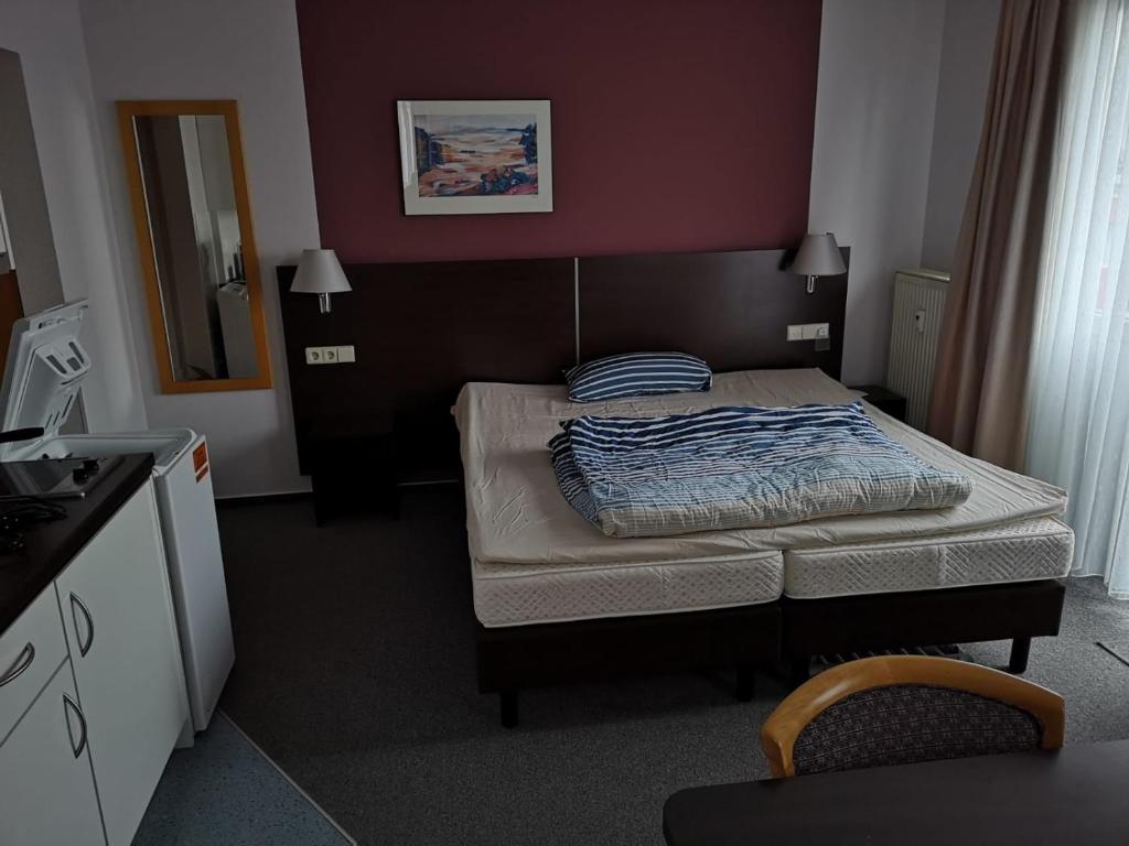 Ein Bett oder Betten in einem Zimmer der Unterkunft Business apartment in 3 star hotel Daimler Nah