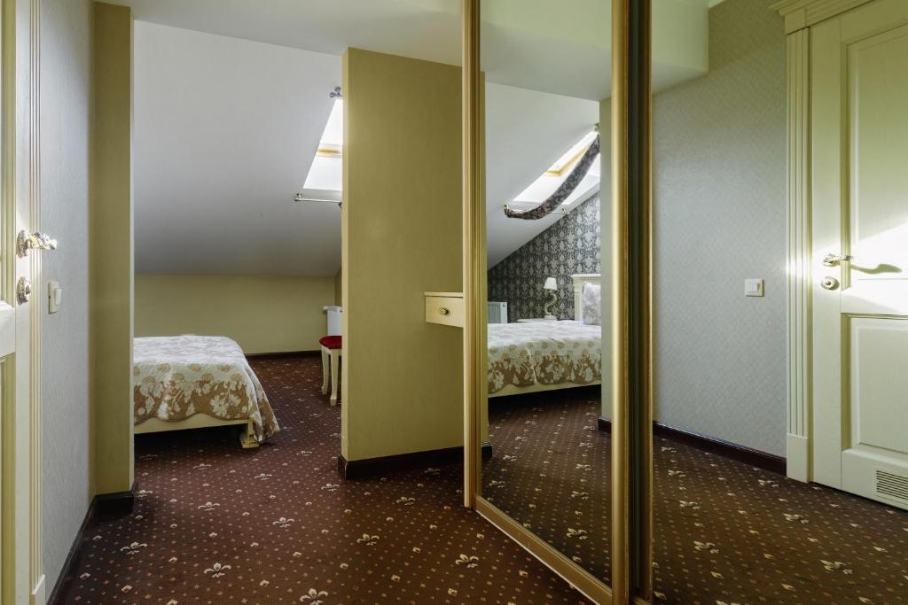 Postel nebo postele na pokoji v ubytování Vintage Art Hotel