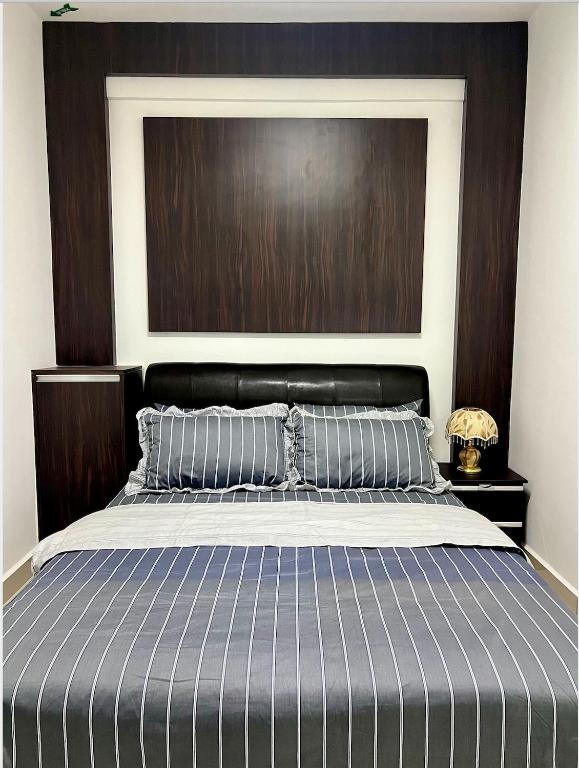 Postel nebo postele na pokoji v ubytování KBCC Service Apartment Homestay