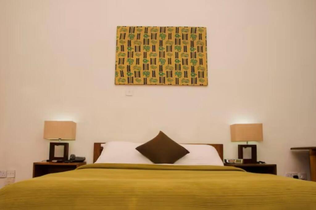 Ένα ή περισσότερα κρεβάτια σε δωμάτιο στο New 3 bedroom apartment in a private estate lekki