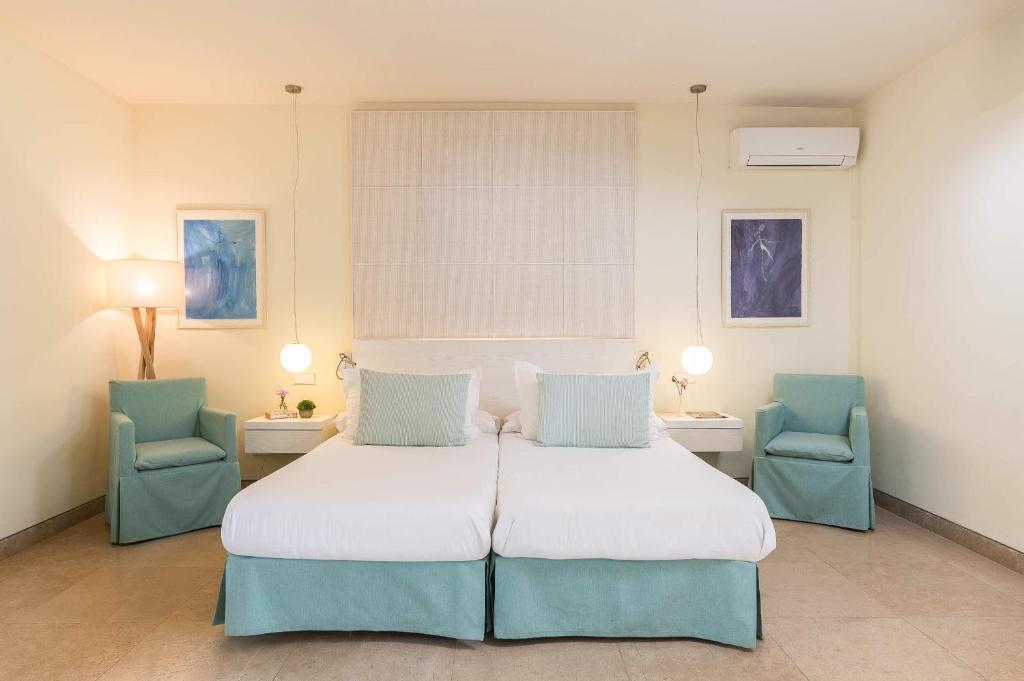 Postel nebo postele na pokoji v ubytování Hotel Sa Franquesa Nova