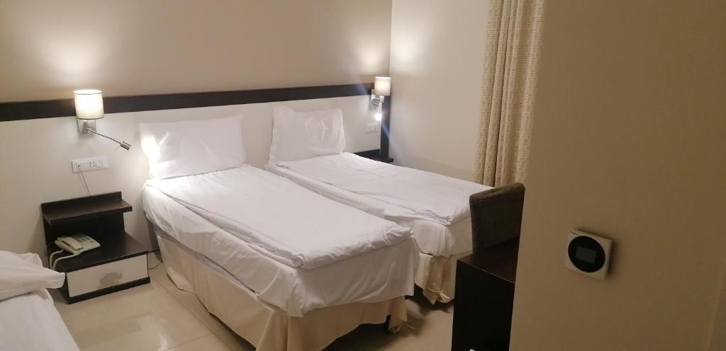 Кровать или кровати в номере Hotel Boccascena
