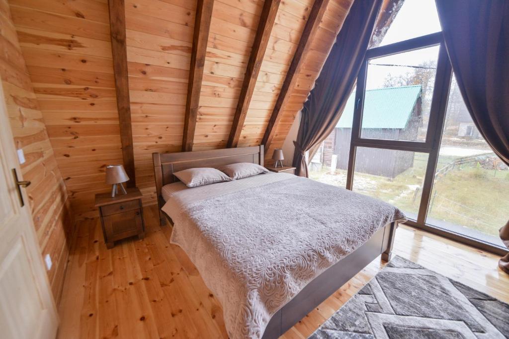 Postel nebo postele na pokoji v ubytování Lux Villas Zabljak