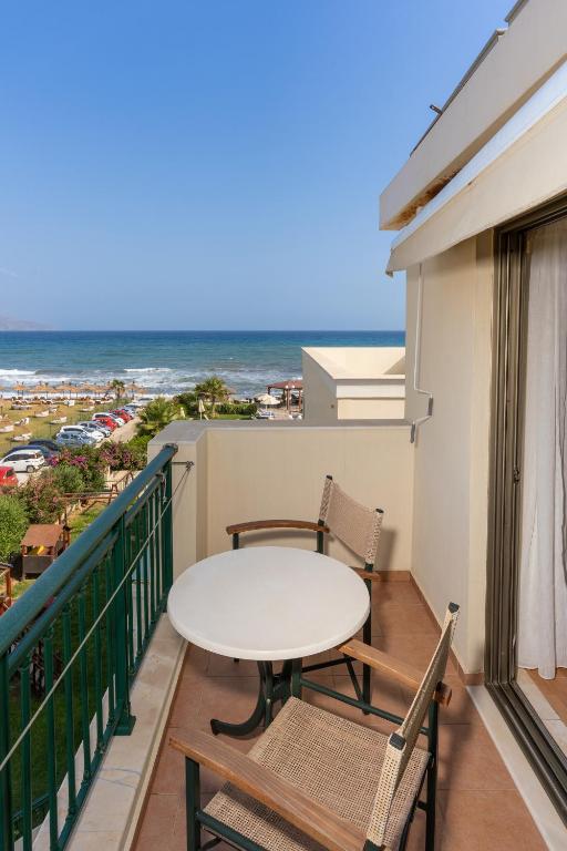 Beachfront Hydramis Palace Beach Resort - Standaard Kamer Met Uitzicht Op Zee