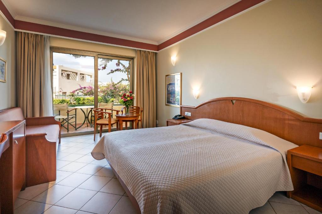 Beachfront Hydramis Palace Beach Resort - Standaard Tweepersoonskamer Met 1 Of 2 Bedden En Uitzicht Op De Tuin