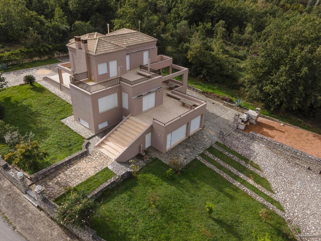 an aerial view of a house with a yard at Villa Portitsa in Karditsa