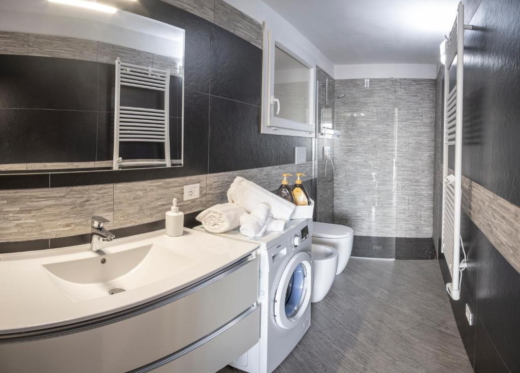A bathroom at casa Ciapin