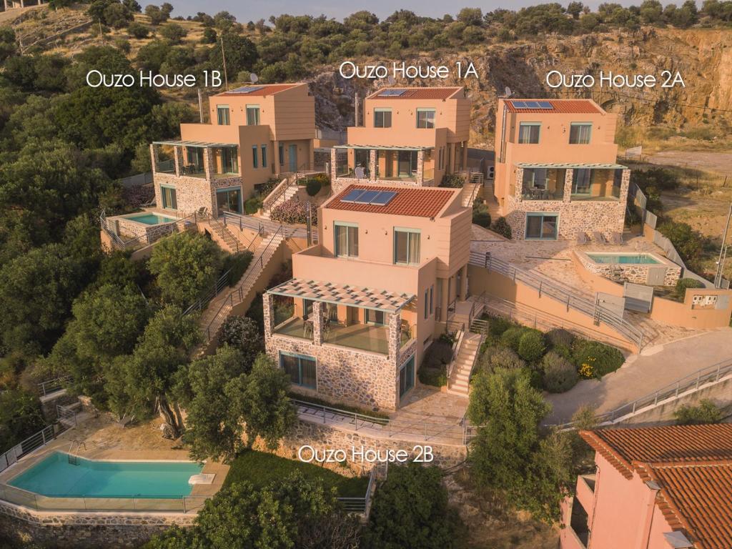 Бассейн в Ouzo Panoramic Houses 1, with private pool или поблизости