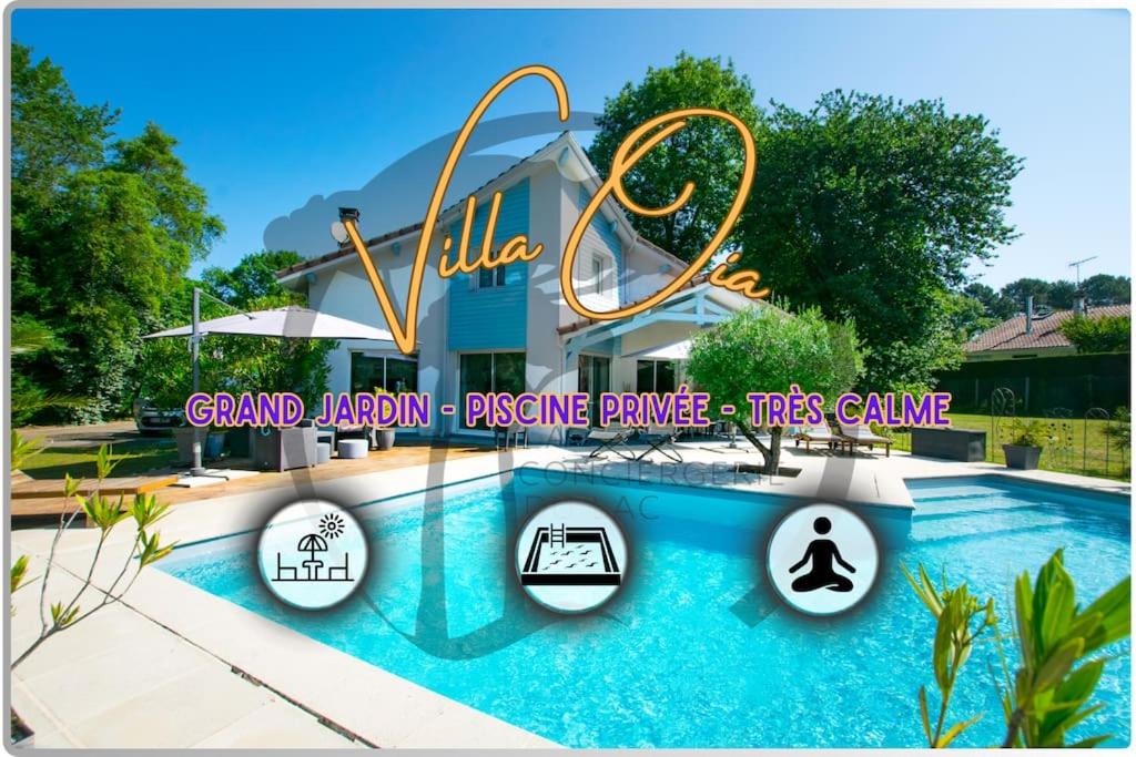 - un panneau pour un complexe avec piscine dans l'établissement Villa Oia - Private pool - 10 min from beaches, à Tosse
