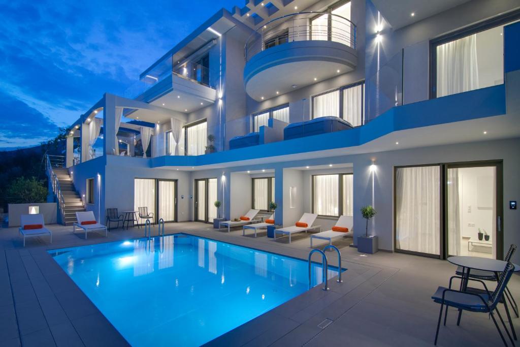Bazén v ubytování LIVINGHOME SUITES nebo v jeho okolí