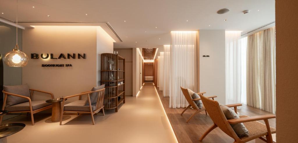 A bright lounge area sits beside the hotel’s Bulann massage spa.