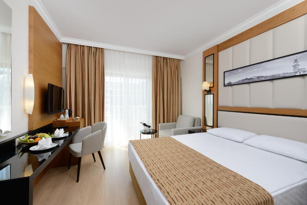 Aydinbey Famous Resort - Ultra All Inclusive - Family Room
