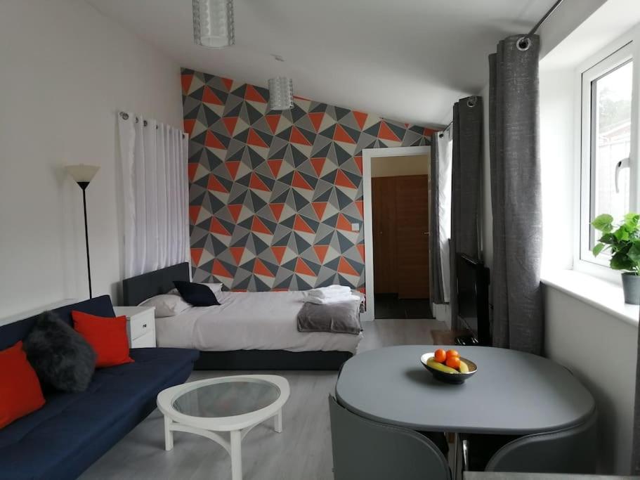 Self contained annexe, Kidderminster (updated prices 2024)