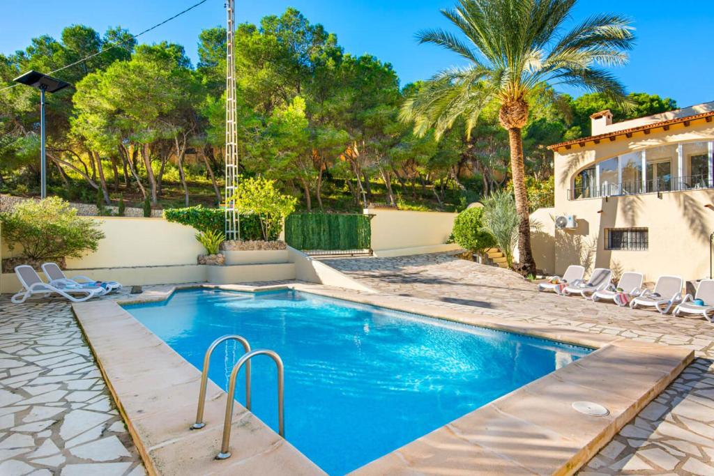 Bazén v ubytování Villa Enzo - PlusHolidays nebo v jeho okolí