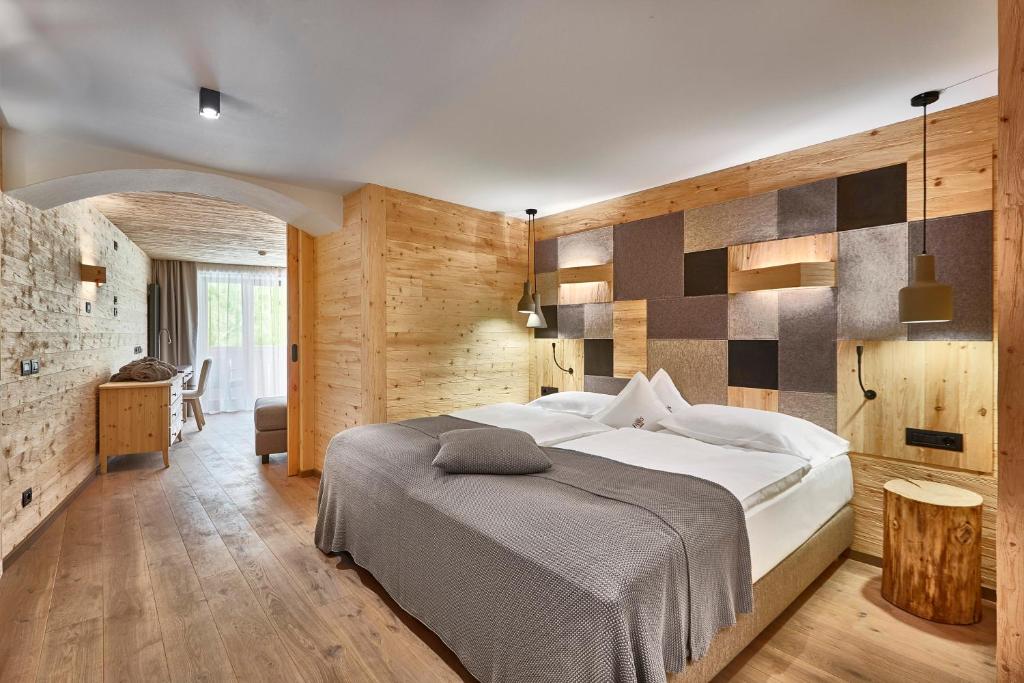 Postel nebo postele na pokoji v ubytování Hotel Fanes