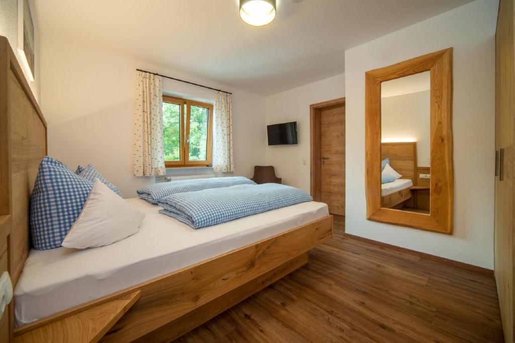 Postel nebo postele na pokoji v ubytování Panoramablick Heimen