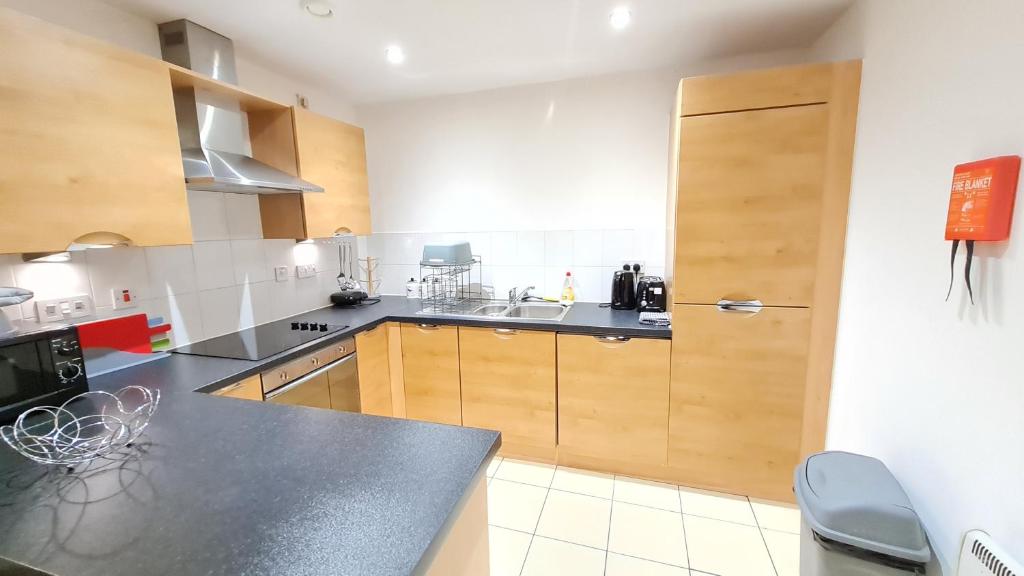 Kuchyň nebo kuchyňský kout v ubytování Contemporary One-Bedroom Apartment in Sheffield City Centre
