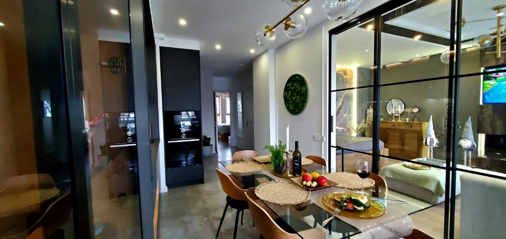 Apart-terrace on Baker Street - Two-Bedroom Apartment