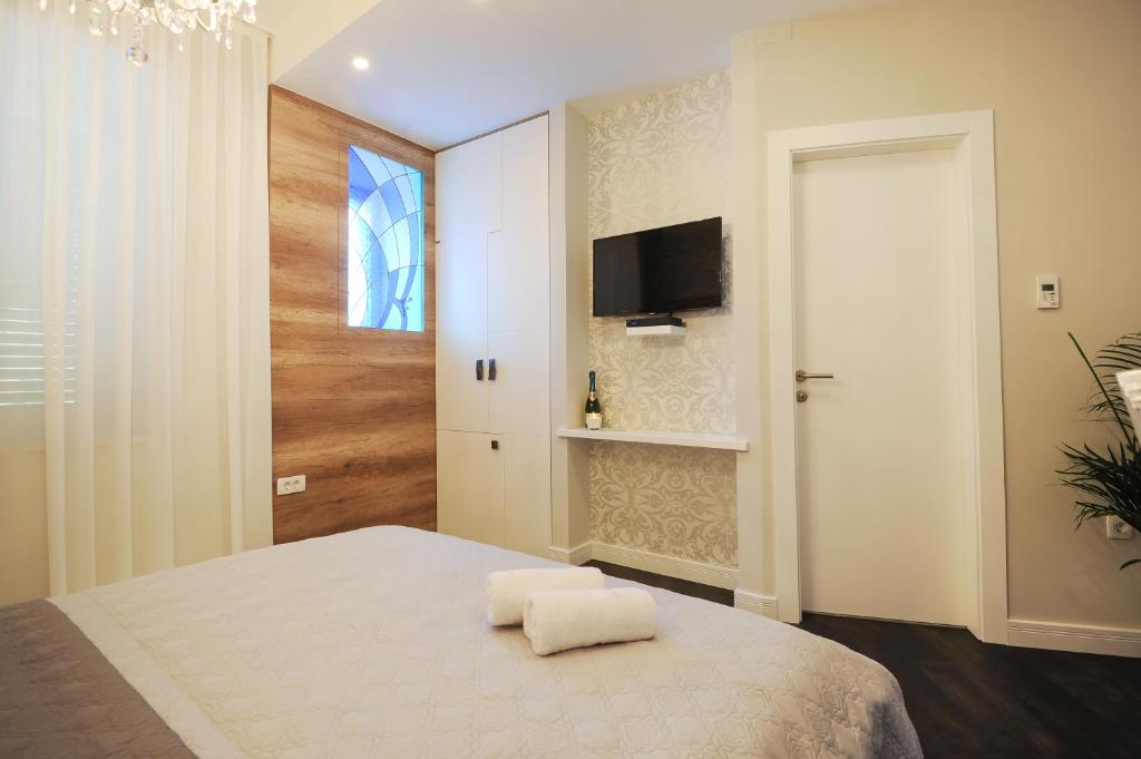 Posteľ alebo postele v izbe v ubytovaní Silver & Gold Luxury Rooms