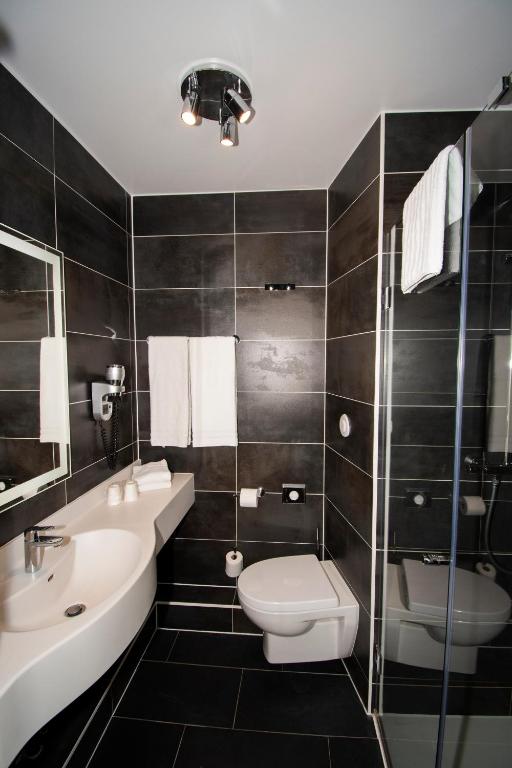 Koupelna v ubytování K Hotel