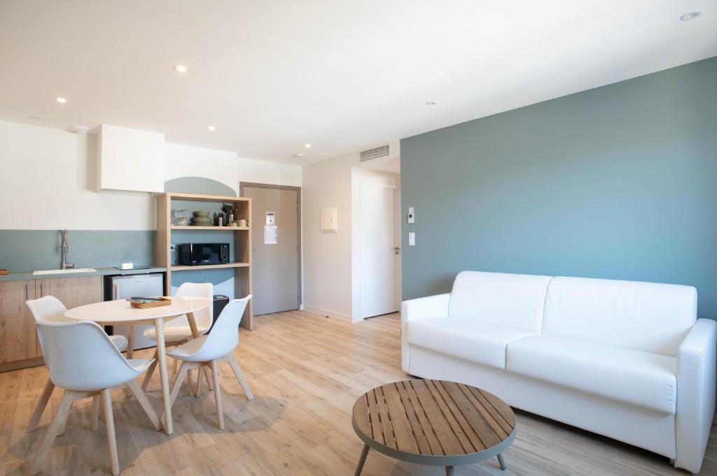 LOGIS LES CEPAGES / RESTAURANT LE RAISIN - Apartamento Con Terraza