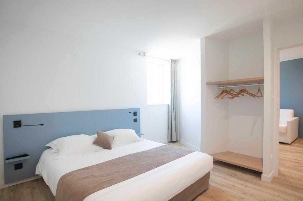 Katil atau katil-katil dalam bilik di LOGIS LES CEPAGES / RESTAURANT LE RAISIN