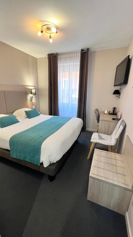 Postel nebo postele na pokoji v ubytování Logis Hôtel Restaurant Azalées