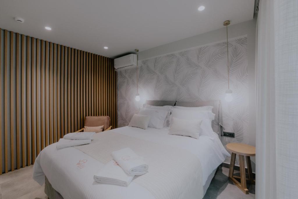 Postel nebo postele na pokoji v ubytování Fildisi luxury suites