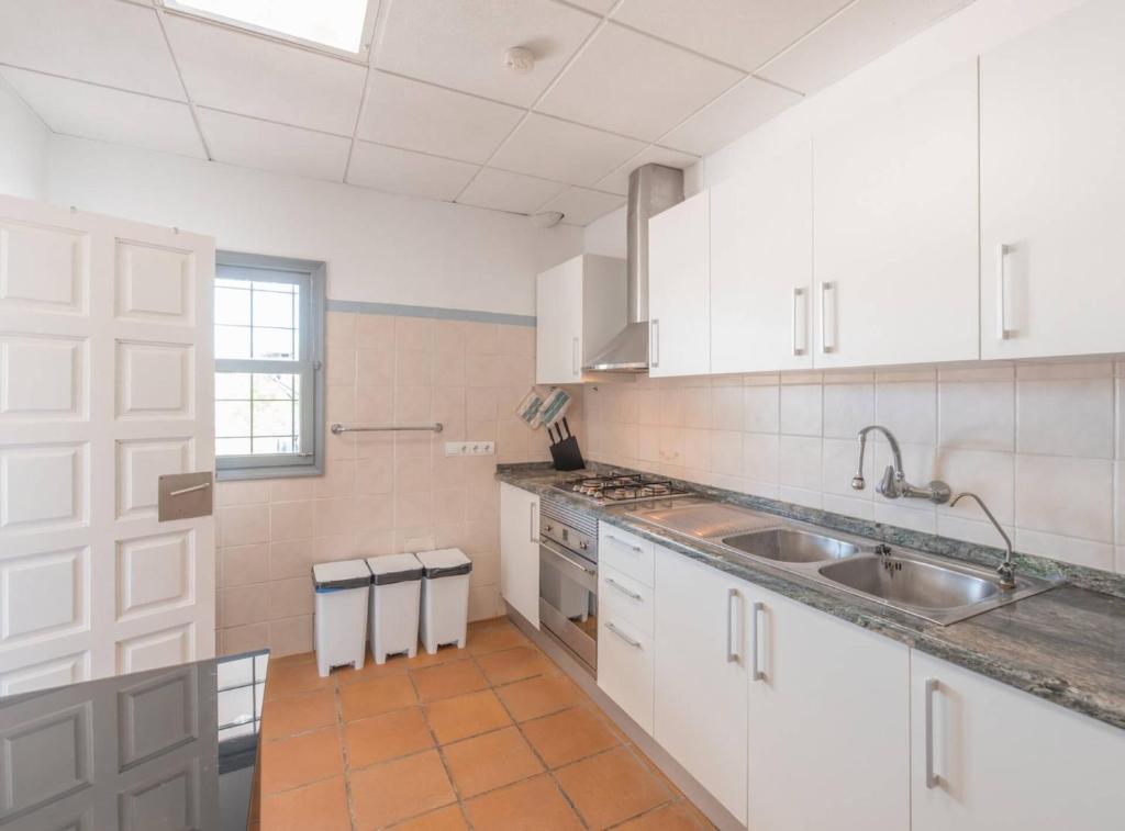 Kuchyň nebo kuchyňský kout v ubytování Casa Can Vert con piscina