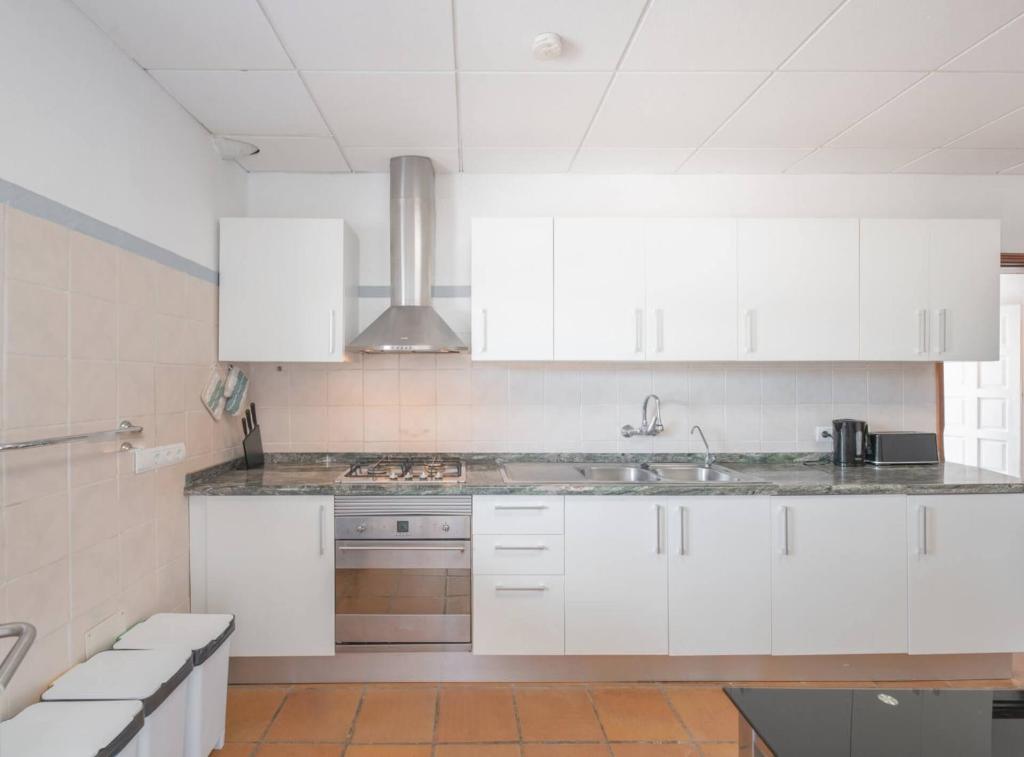 Kuchyň nebo kuchyňský kout v ubytování Casa Can Vert con piscina