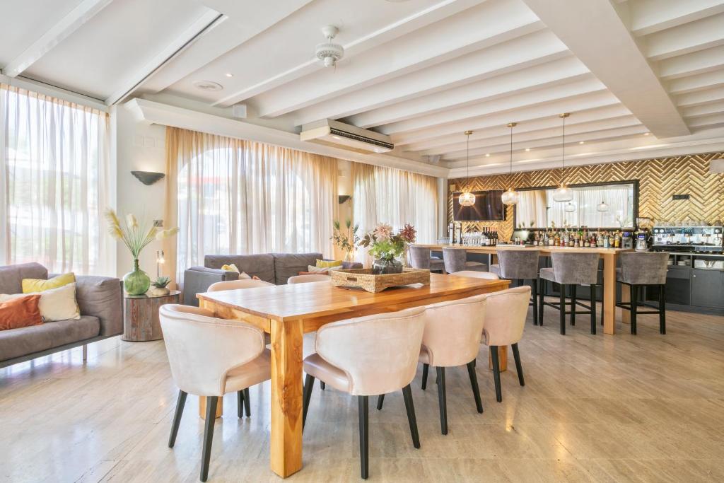 Posezení v ubytování Van der Valk Hotel Barcarola