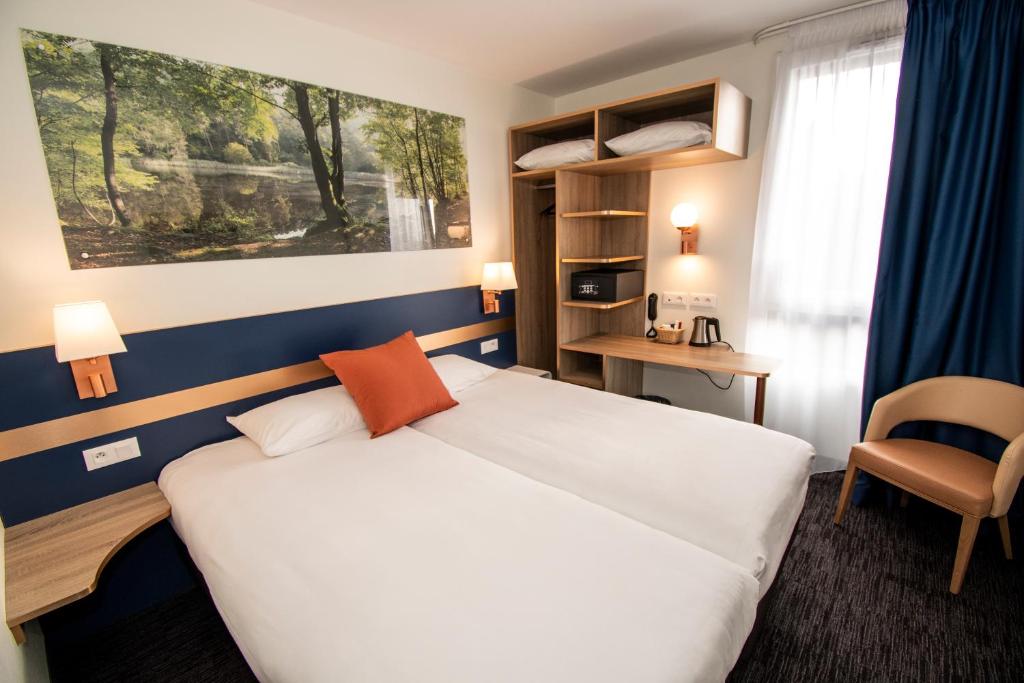 Postel nebo postele na pokoji v ubytování K Hotel