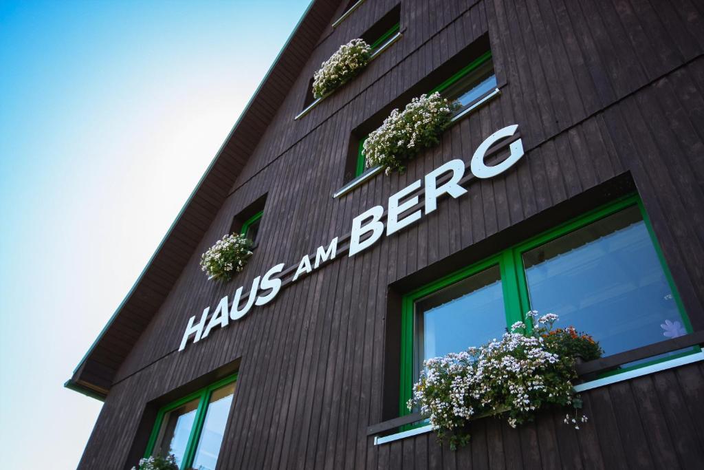 Ein Zertifikat, Auszeichnung, Logo oder anderes Dokument, das in der Unterkunft Haus am Berg - Pension direkt am Skihang ausgestellt ist