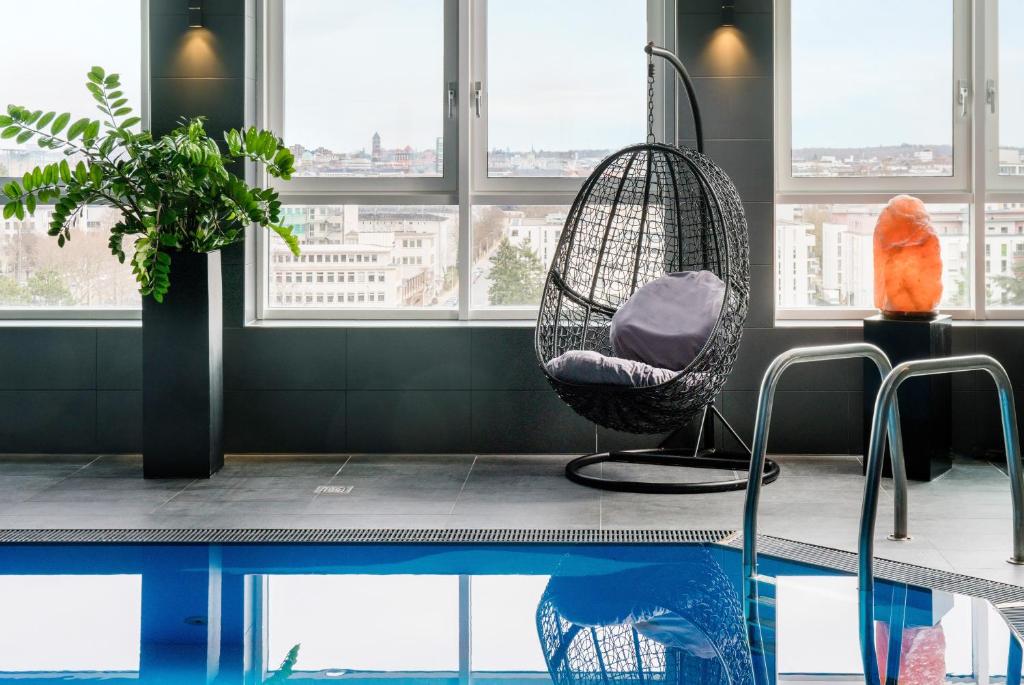 Bazén v ubytování Best Western Plus Plaza Hotel Darmstadt nebo v jeho okolí