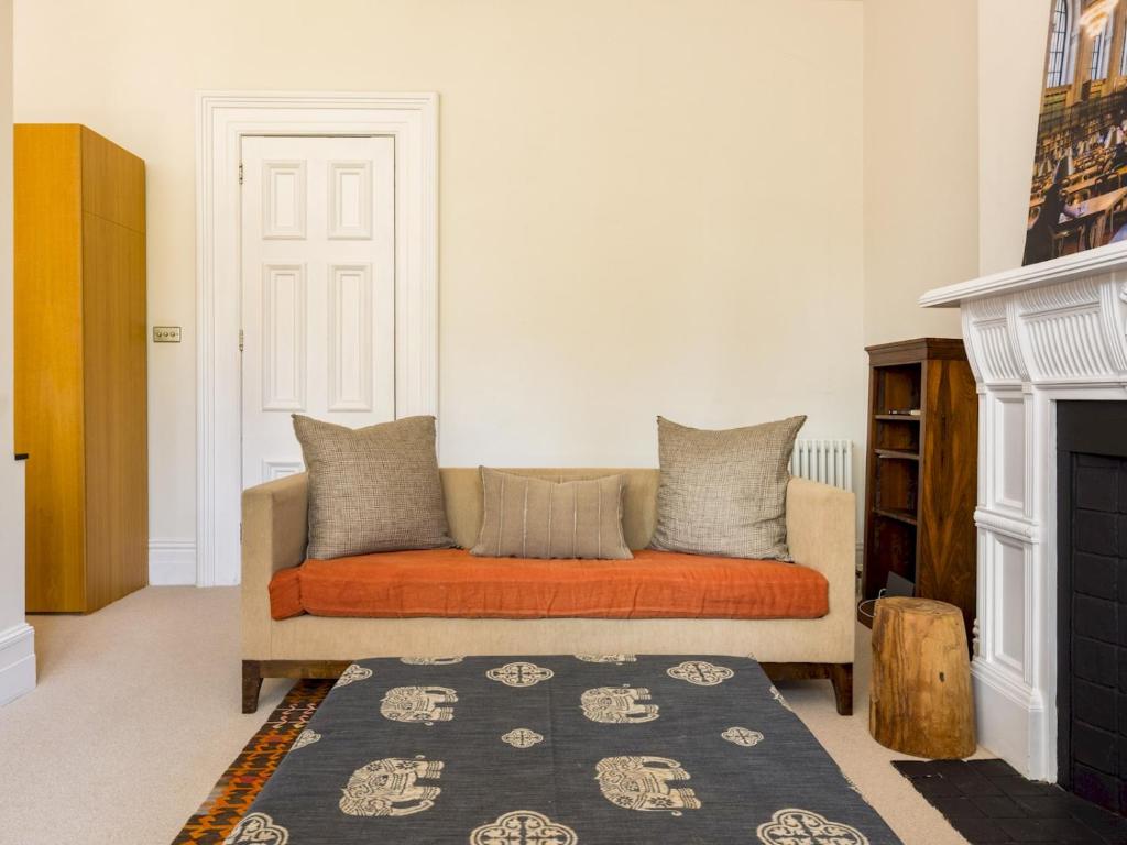 O zonă de relaxare la Pass the Keys Sophisticated Studio in South Kensington