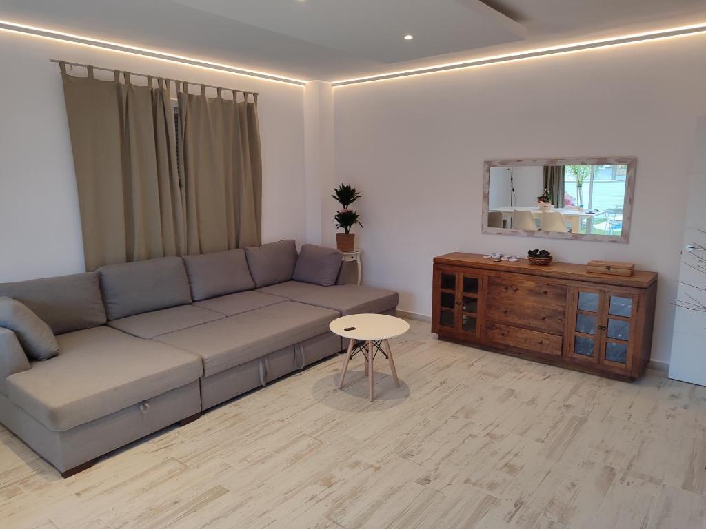 Posedenie v ubytovaní Villa lujosa con spa, piscina y sala de juegos PRIVADOS